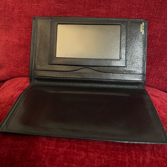 GUCCI AUTHENTIC BLACK CALFSKIN LEATHER UNISEX BIFOLD WITH ID COMPARTMENT. EUC. - Picture 8 of 10